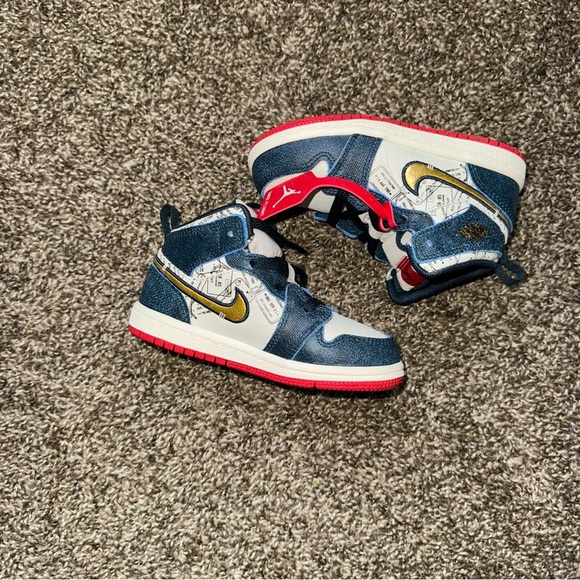 Jordan 1 Mid SE "Armory Navy/Metallic Gold/Pale Ivory" Toddler Boys' Shoe size 8 - Picture 4 of 8